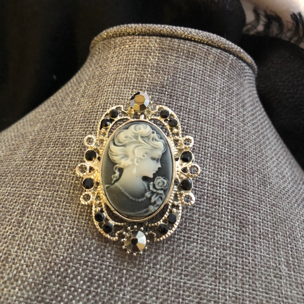 Vintage black cameo brooch pendant